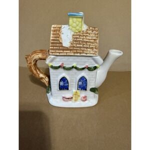 Vintage Houston Harvest Christmas Cottage Teapot